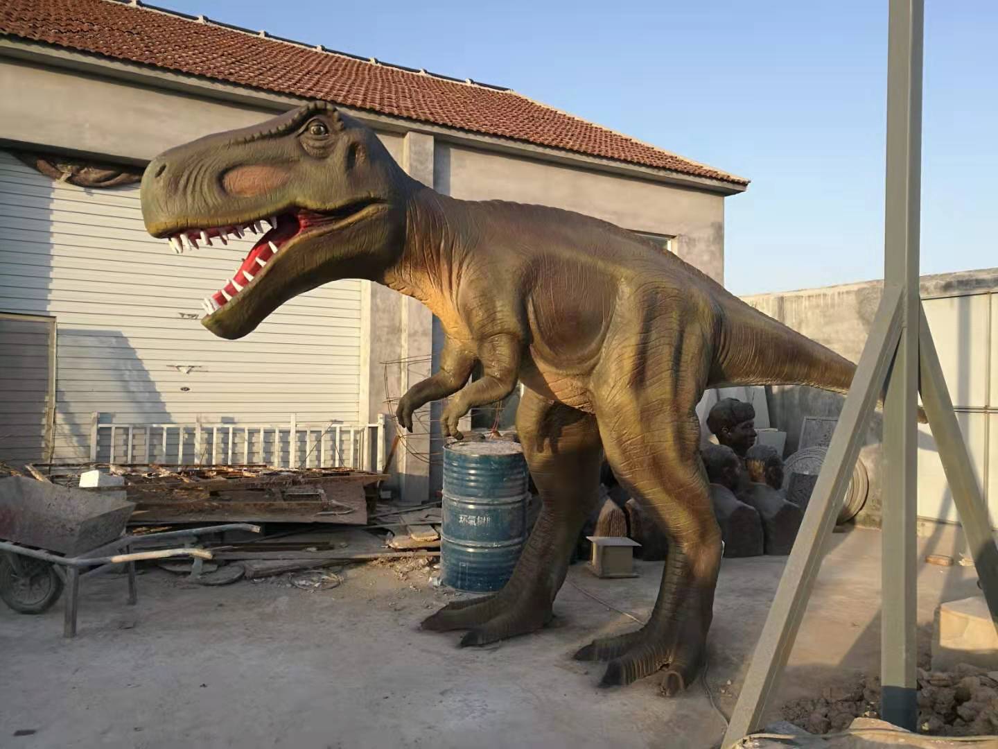 恐龍雕塑項目部分完工，出廠安裝（組圖）。