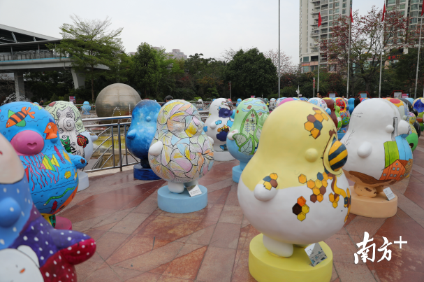 想要和萌萌噠的“鴨梨哥”見面嗎？快來布吉雕塑公益巡展吧