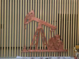 hj1356 抽油機(jī)及化工廠鍛銅浮雕_抽油機(jī)及化工廠鍛銅浮雕_濱州宏景雕塑有限公司