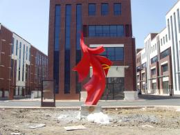 hj1725 不銹鋼雕塑—凌空之剪_青島國際服裝城不銹鋼雕塑、石雕、玻璃鋼雕塑_濱州宏景雕塑有限公司